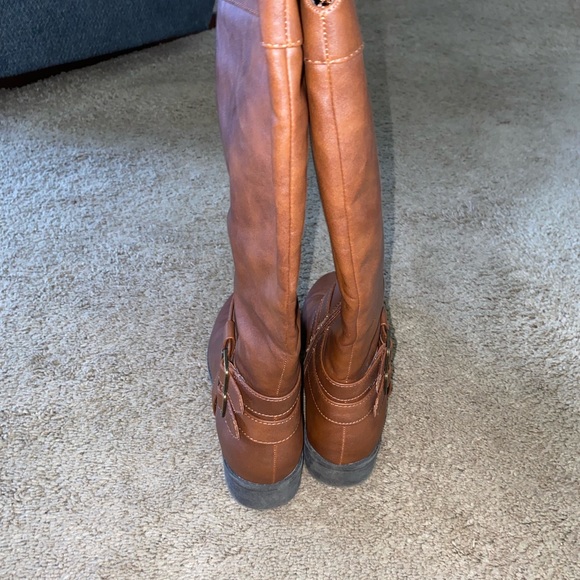 Boots - Picture 2 of 3